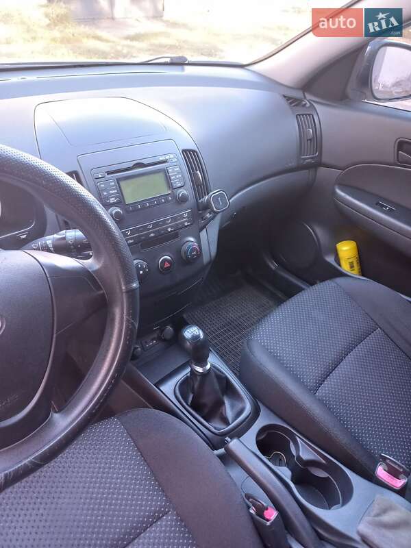 Хетчбек Hyundai i30 2010 в Кам'янському