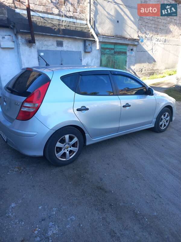 Хетчбек Hyundai i30 2010 в Кам'янському