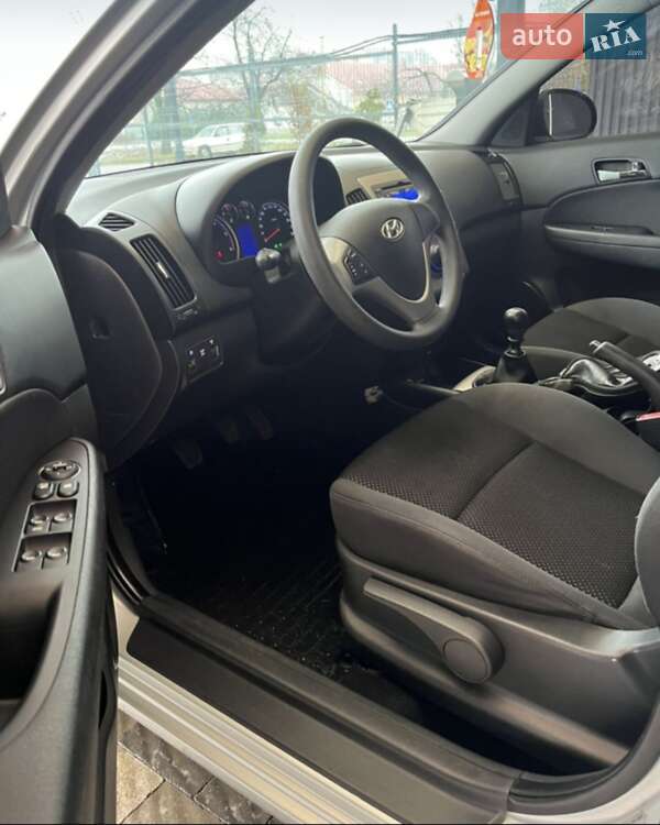 Универсал Hyundai i30 2010 в Ужгороде фото 5 Универсал Hyundai i30 2010 в Ужгороде