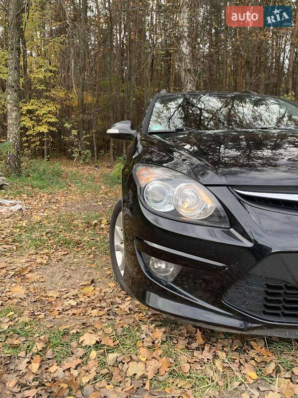Универсал Hyundai i30 2011 в Бродах