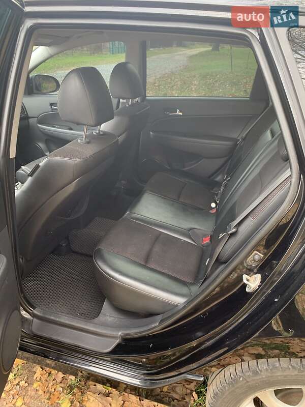 Универсал Hyundai i30 2011 в Бродах