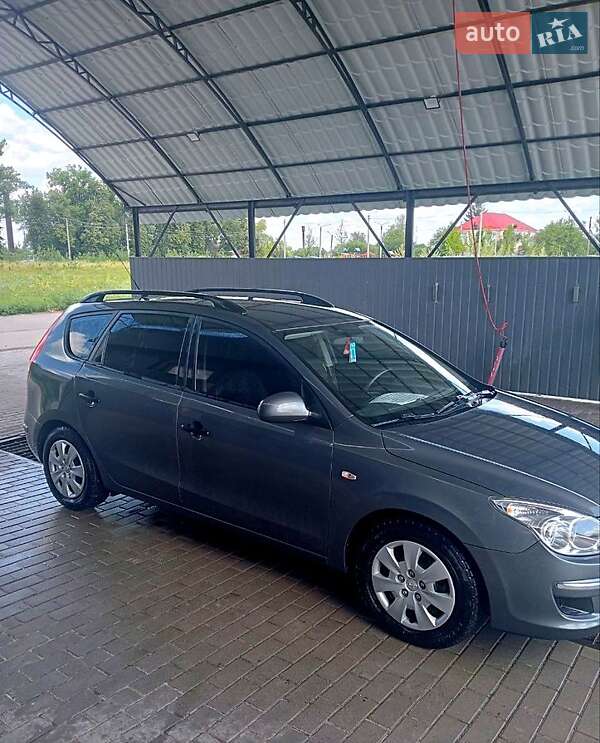 Універсал Hyundai i30 2008 в Шишаках