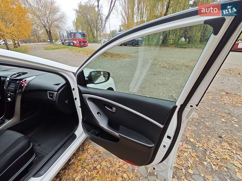 Хэтчбек Hyundai i30 2013 в Киеве