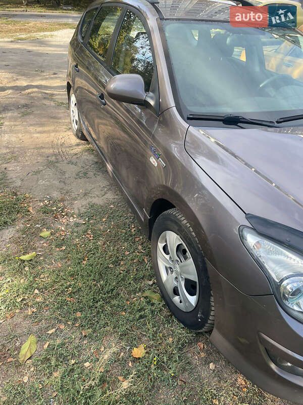 Універсал Hyundai i30 2011 в Запоріжжі