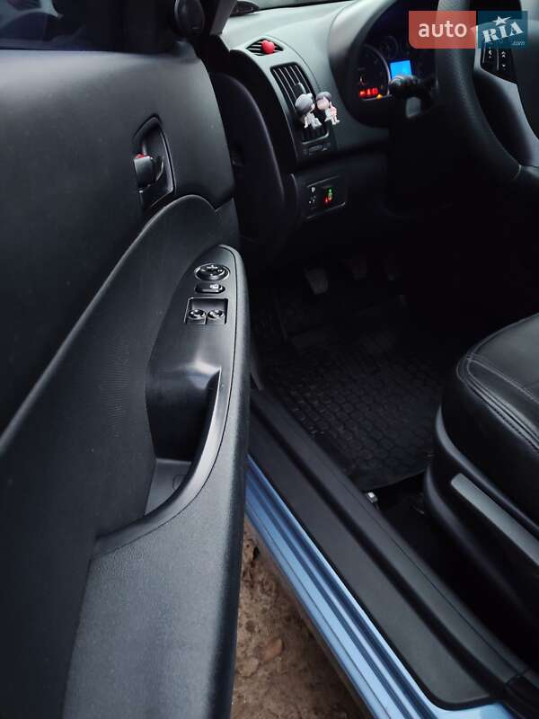 Хэтчбек Hyundai i30 2011 в Харькове