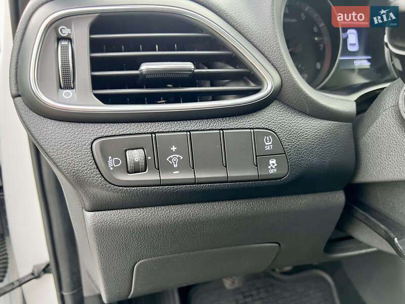 Універсал Hyundai i30 2021 в Рівному