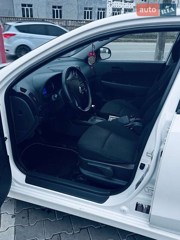 Хэтчбек Hyundai i30 2011 в Виннице