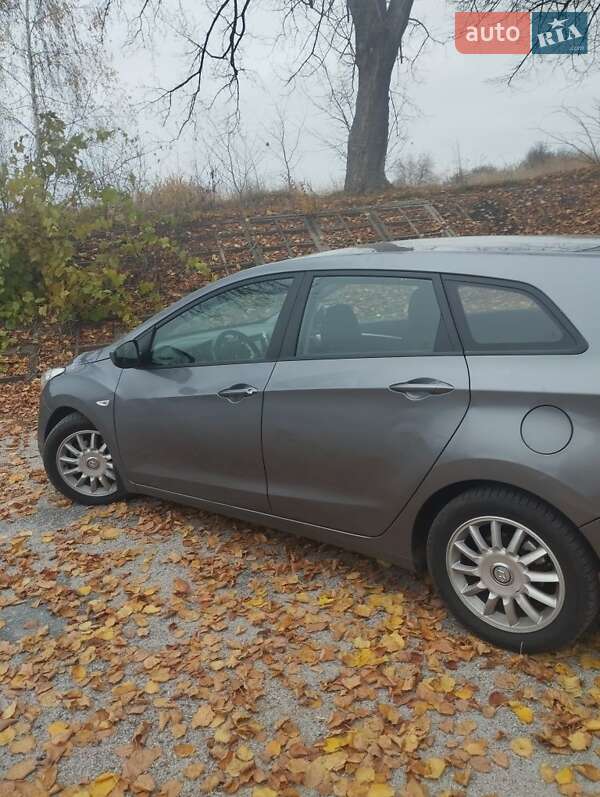 Универсал Hyundai i30 2013 в Мироновке фото 3 Универсал Hyundai i30 2013 в Мироновке
