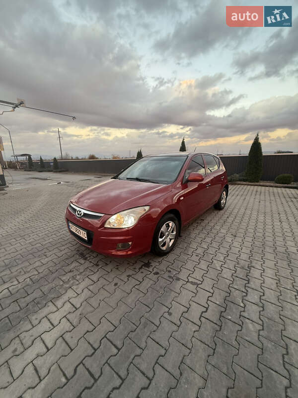 Хэтчбек Hyundai i30 2008 в Хусте