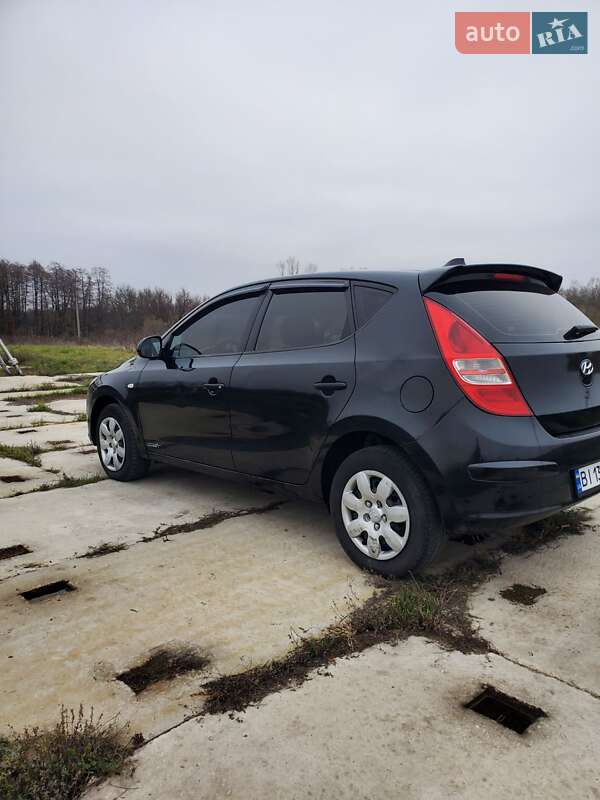 Хетчбек Hyundai i30 2008 в Чутовому