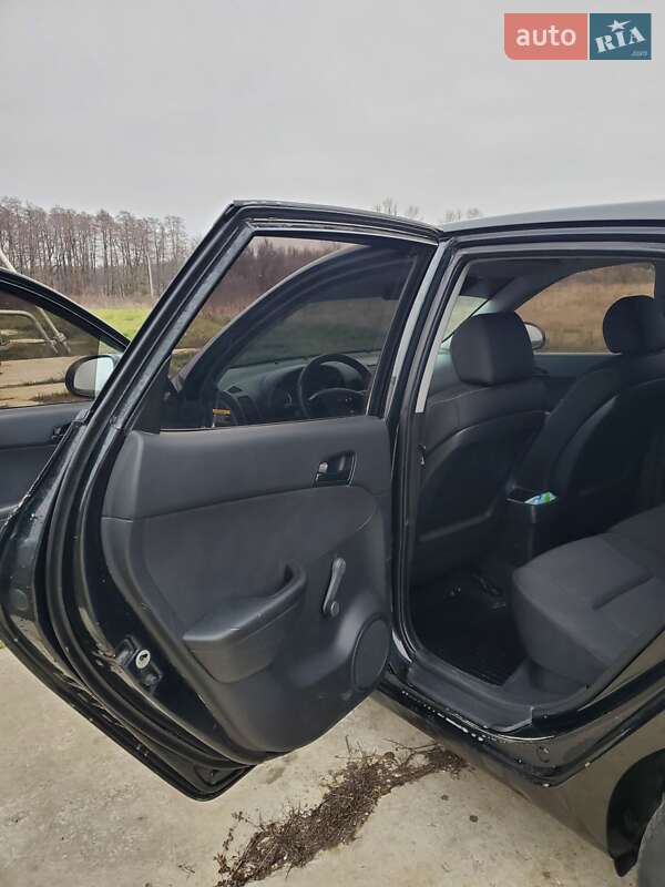 Хетчбек Hyundai i30 2008 в Чутовому