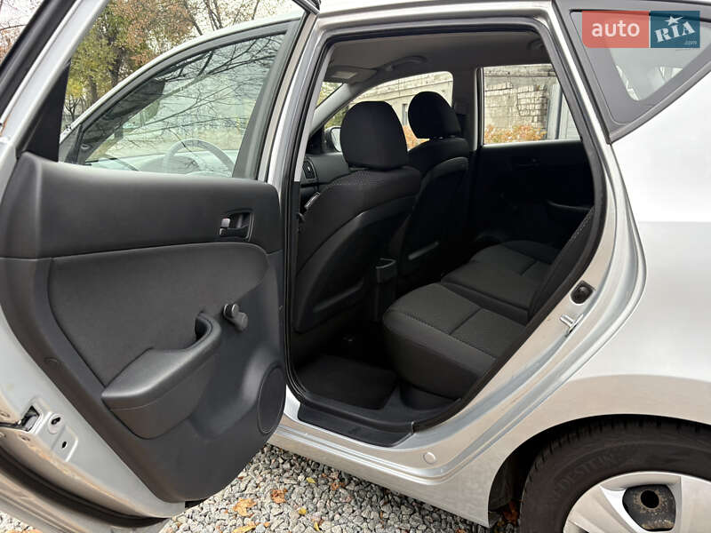 Хетчбек Hyundai i30 2009 в Дніпрі фото 6 Хетчбек Hyundai i30 2009 в Дніпрі