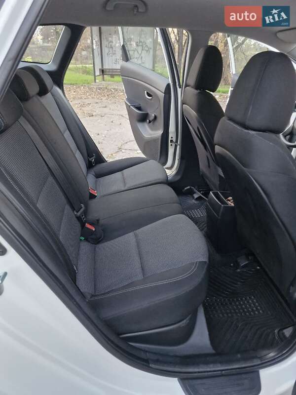 Универсал Hyundai i30 2013 в Запорожье фото 8 Универсал Hyundai i30 2013 в Запорожье