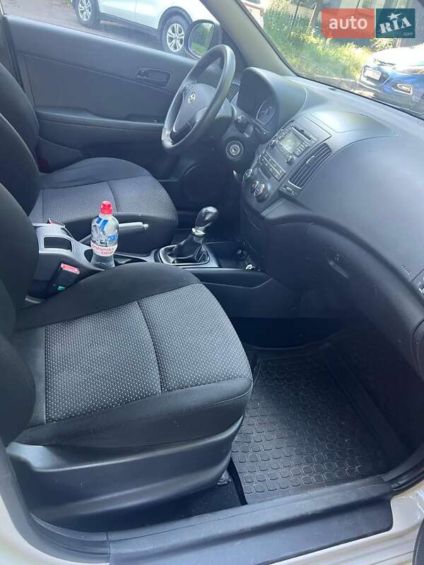 Хетчбек Hyundai i30 2011 в Києві фото 8 Хетчбек Hyundai i30 2011 в Києві