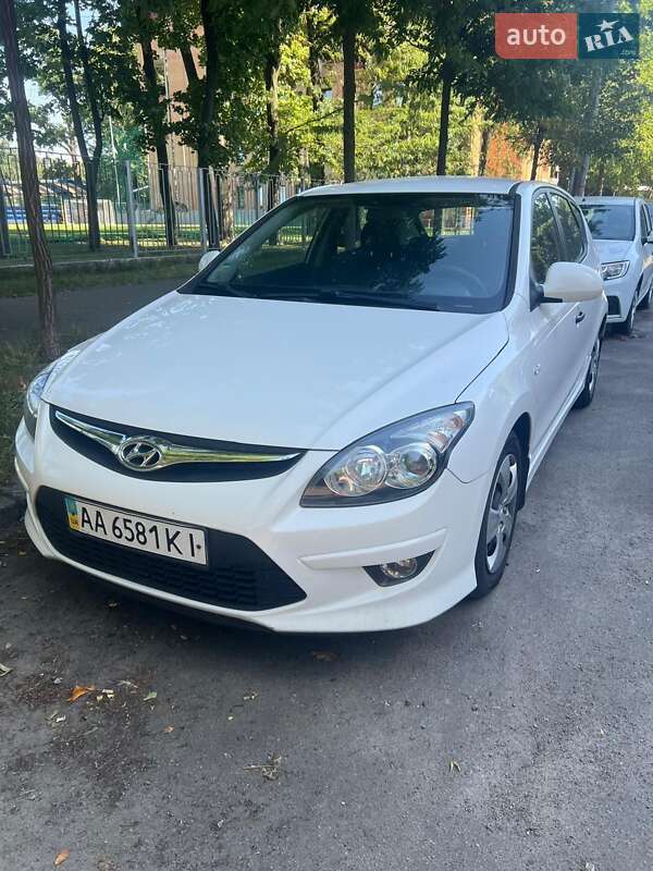 Хетчбек Hyundai i30 2011 в Києві фото 2 Хетчбек Hyundai i30 2011 в Києві