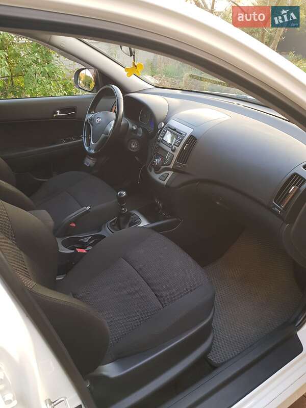 Хетчбек Hyundai i30 2009 в Рівному фото 14 Хетчбек Hyundai i30 2009 в Рівному