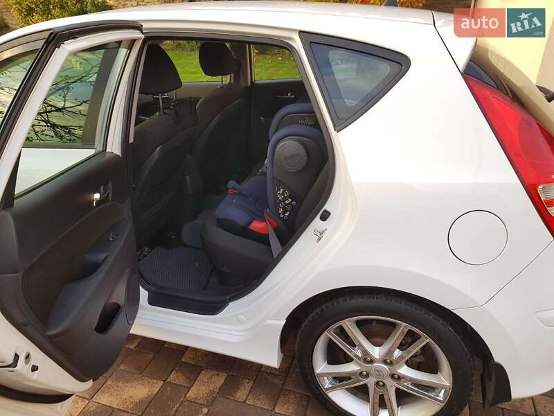 Хетчбек Hyundai i30 2009 в Рівному фото 19 Хетчбек Hyundai i30 2009 в Рівному