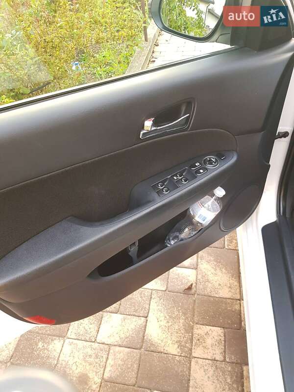 Хетчбек Hyundai i30 2009 в Рівному