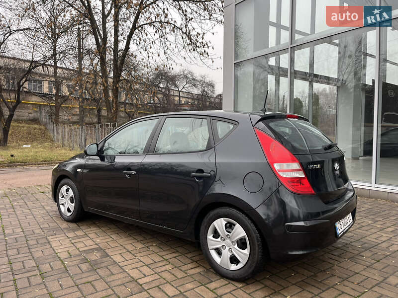 Хэтчбек Hyundai i30 2010 в Чернигове