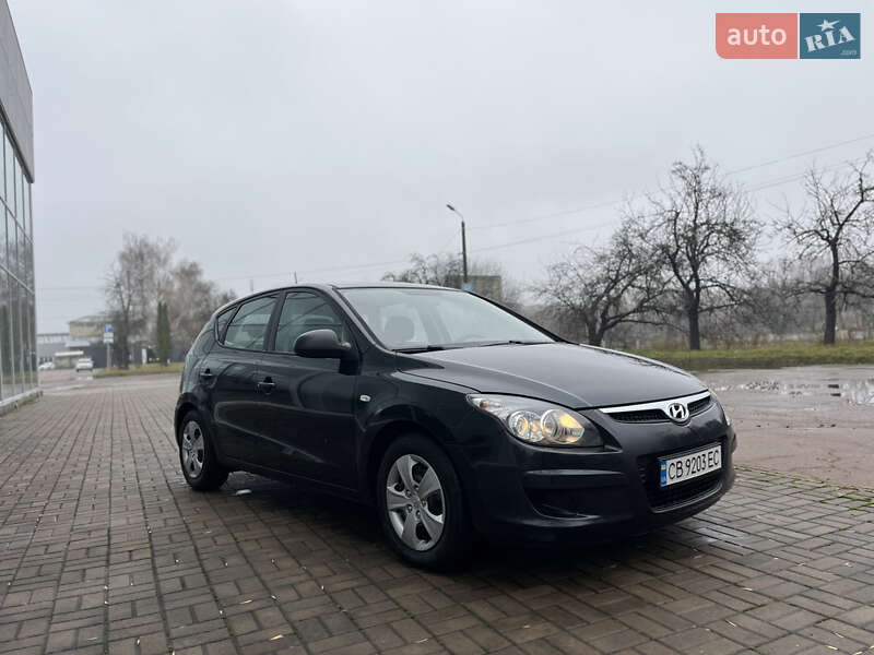 Хэтчбек Hyundai i30 2010 в Чернигове