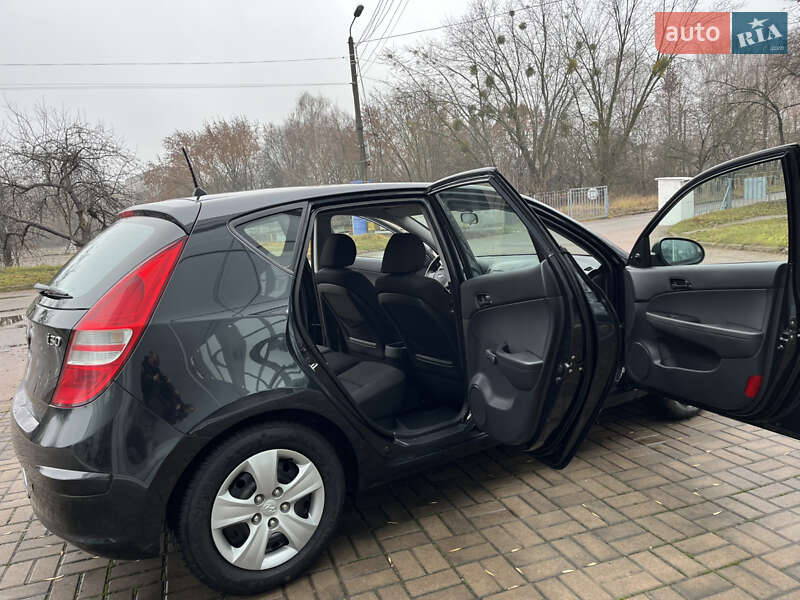 Хэтчбек Hyundai i30 2010 в Чернигове