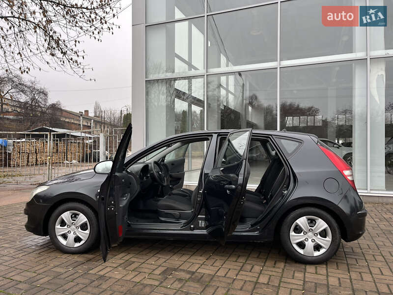 Хэтчбек Hyundai i30 2010 в Чернигове