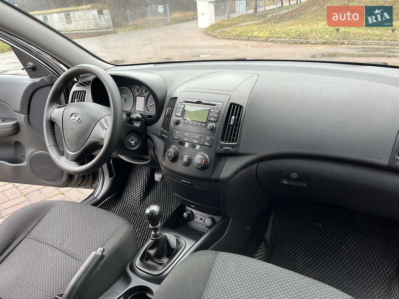 Хэтчбек Hyundai i30 2010 в Чернигове