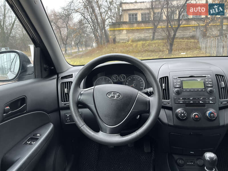 Хэтчбек Hyundai i30 2010 в Чернигове