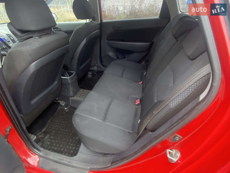 Универсал Hyundai i30 2009 в Чернигове