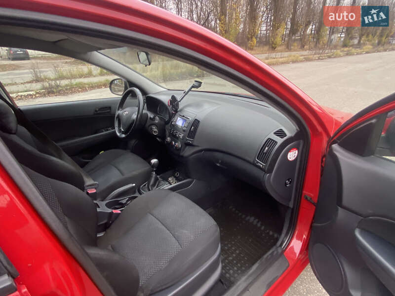 Универсал Hyundai i30 2009 в Чернигове