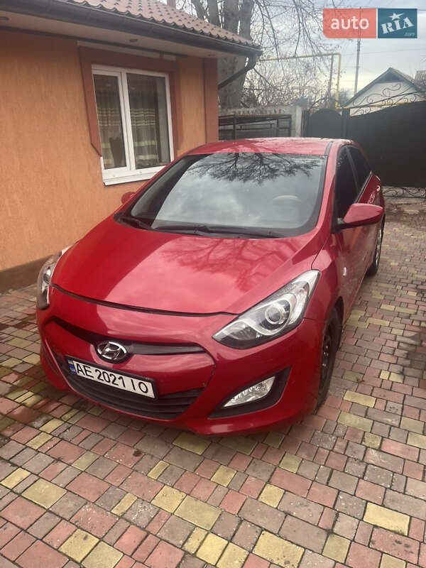 Хэтчбек Hyundai i30 2013 в Царичанке