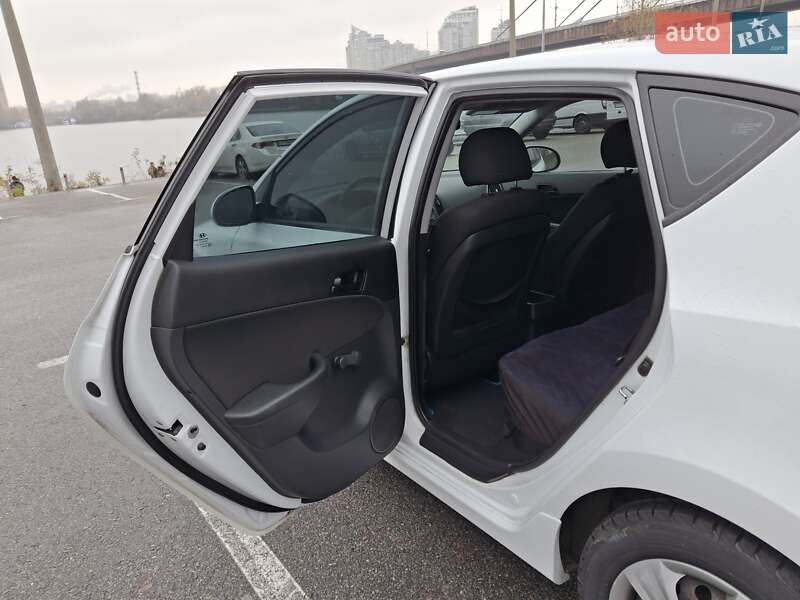 Хэтчбек Hyundai i30 2011 в Киеве