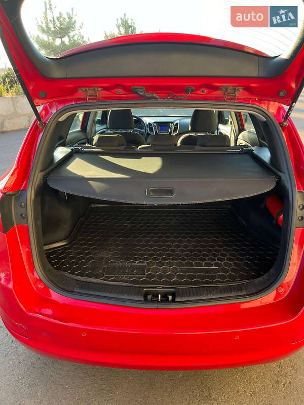 Универсал Hyundai i30 2013 в Одессе