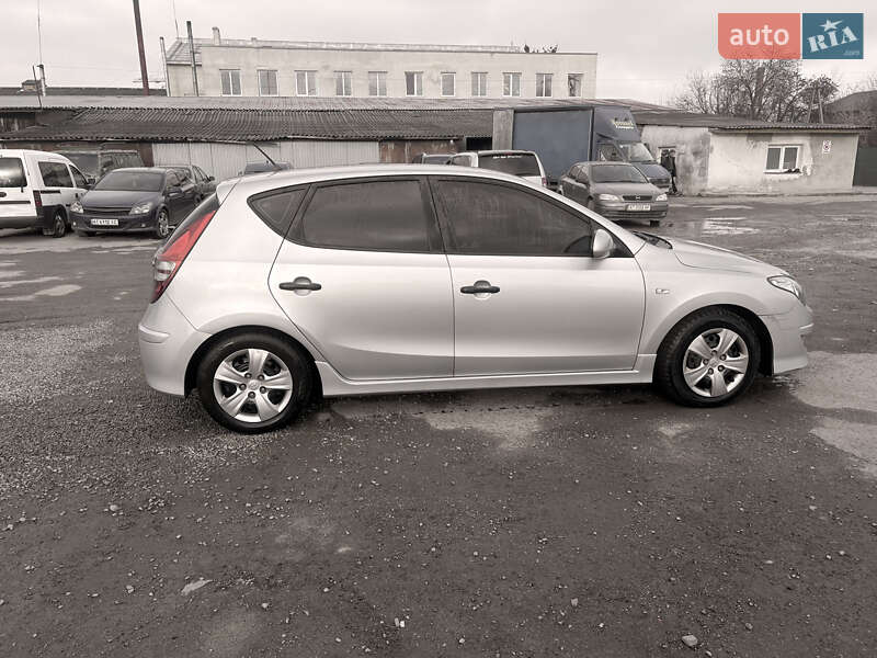 Хэтчбек Hyundai i30 2010 в Ивано-Франковске фото 4 Хэтчбек Hyundai i30 2010 в Ивано-Франковске