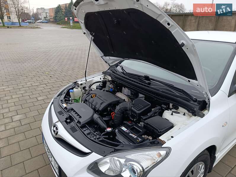 Хэтчбек Hyundai i30 2010 в Черкассах