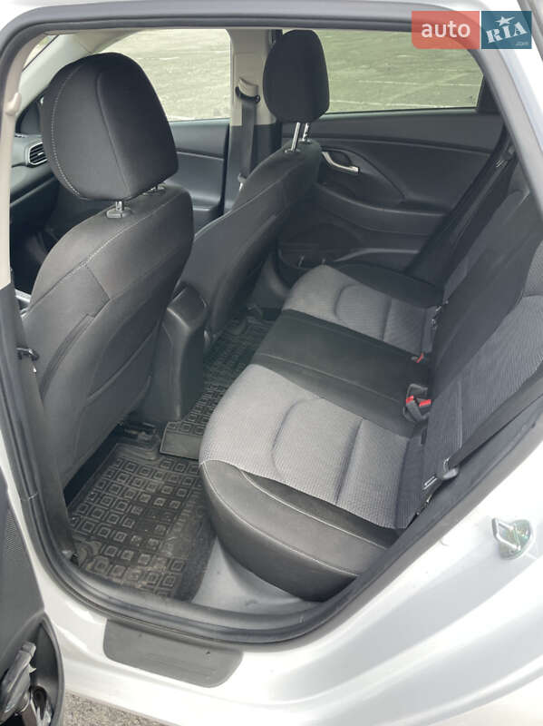 Универсал Hyundai i30 2020 в Киеве фото 5 Универсал Hyundai i30 2020 в Киеве
