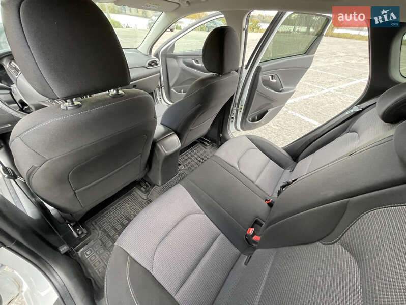 Универсал Hyundai i30 2020 в Киеве фото 10 Универсал Hyundai i30 2020 в Киеве