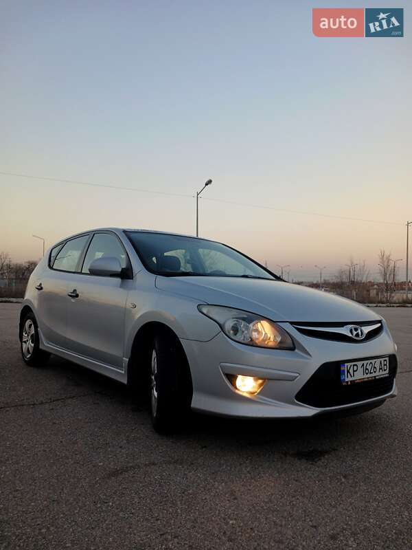 Хэтчбек Hyundai i30 2011 в Запорожье
