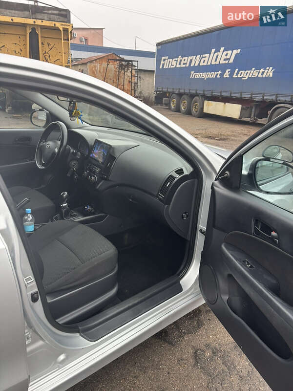 Хетчбек Hyundai i30 2011 в Сумах