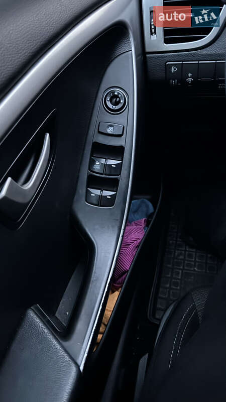 Хетчбек Hyundai i30 2013 в Києві фото 6 Хетчбек Hyundai i30 2013 в Києві