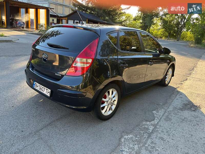 Хетчбек Hyundai i30 2010 в Кривому Розі