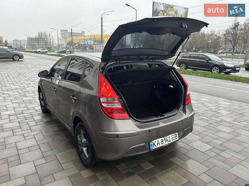 Хэтчбек Hyundai i30 2012 в Черкассах