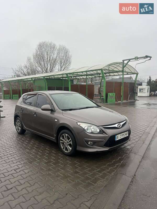 Хэтчбек Hyundai i30 2011 в Белогородке фото 11 Хэтчбек Hyundai i30 2011 в Белогородке