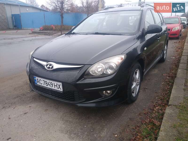 Универсал Hyundai i30 2010 в Луцке