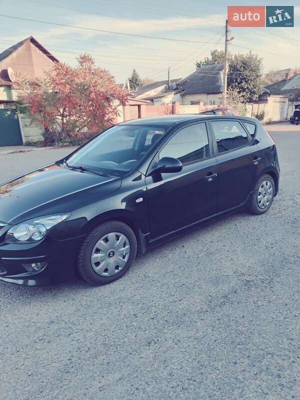 Хетчбек Hyundai i30 2011 в Дніпрі