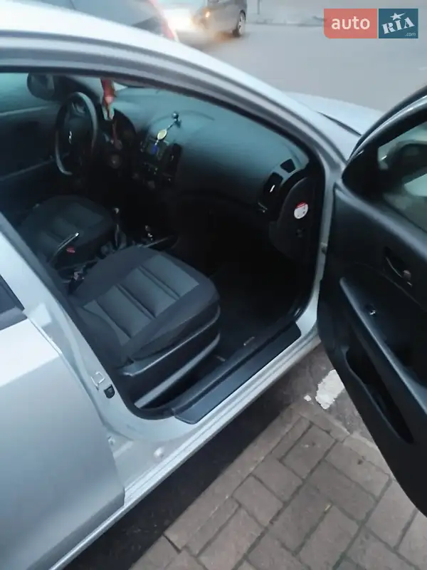 Hyundai i30 2009 VIN TMADB81SAAJ010774 фото оголошення 2 з 40