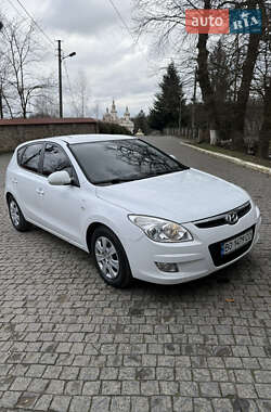 Хэтчбек Hyundai i30 2009 в Черновцах