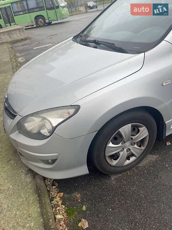 Хэтчбек Hyundai i30 2011 в Киеве