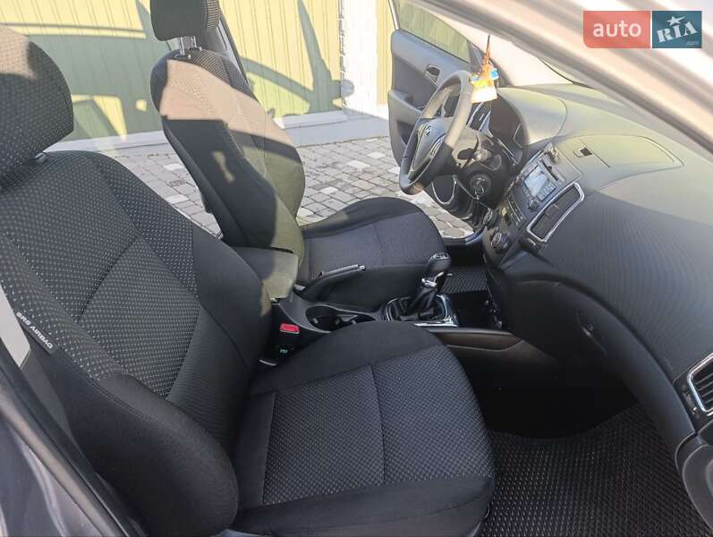 Хэтчбек Hyundai i30 2011 в Самборе