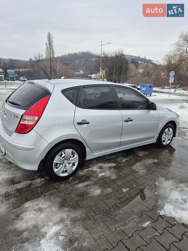 Хэтчбек Hyundai i30 2011 в Мукачево